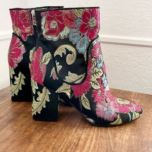 Marc Fisher Jana Brocade Ankle Boots Size 9
